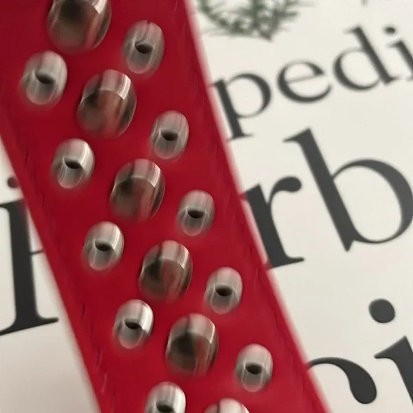 Red Collar - Picture 5 of 5